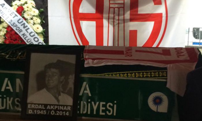 Erdal Akpınar Son Yolculuğuna Uğurlanıyor