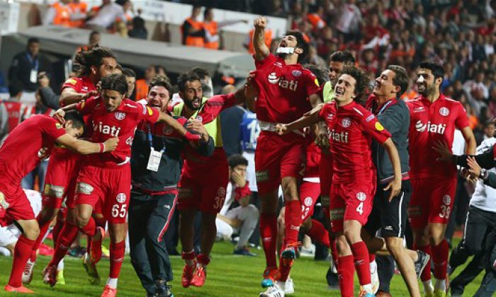 İzmir’den Antalyaspor’a Teklif Yağıyor