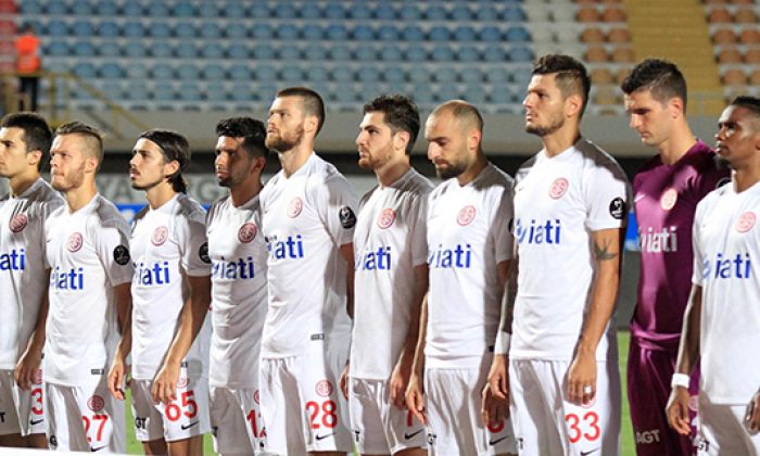 Antalyaspor’dan Üç Futbolcu Karşıyaka Yolcusu