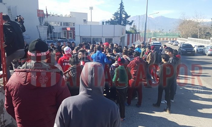 Antalyaspor Taraftarlarından Protesto