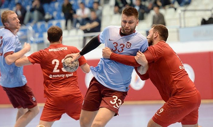 Trabzon Deplasmanında Antalyaspor’a Saldırı