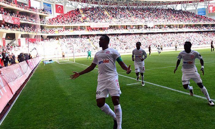 Eto’o, Afrika’da Haftanın 11’ine Seçildi