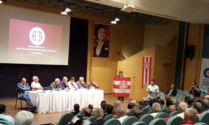 Kongrede Antalyaspor Yönetimine Eleştiri