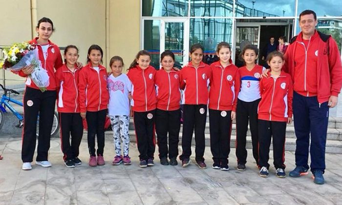 Minik Voleybolcular Lider Tamamladı