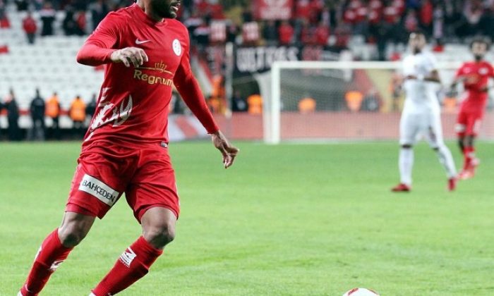Antalyaspor’da Charles İle Sözleşme Uzatıldı