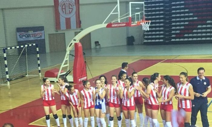 Voleybol Takımı Lige Galibiyetle Başladı