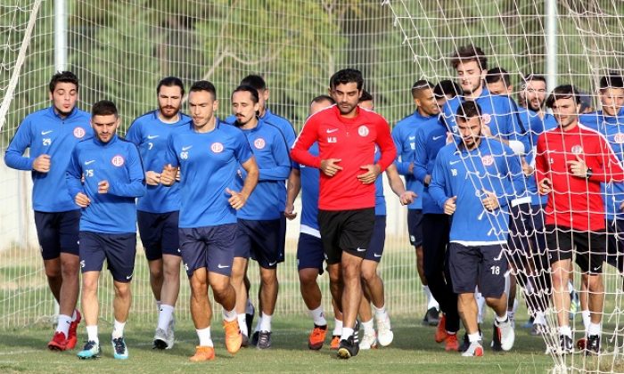 Süğlün: “Mevcut Kadroyla Devam Edeceğiz”