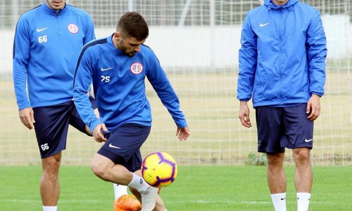 Göztepe Mücadelesinin Kamp Kadrosu Belli Oldu
