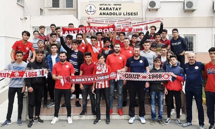Antalyaspor Hentbol Takımı Karatay Anadolu Lisesi’ne Konuk Oldu