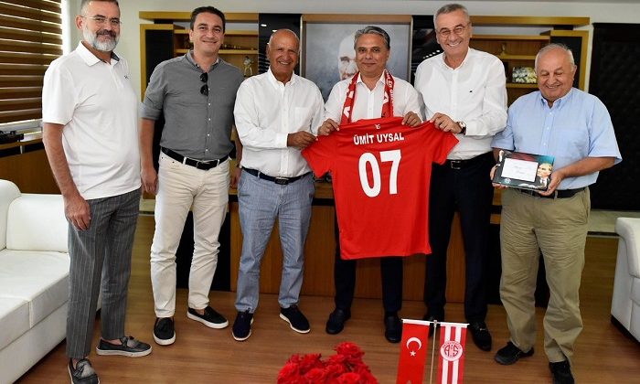 Antalyaspor Kulübü Derneği’nden Ümit Uysal’a Ziyaret
