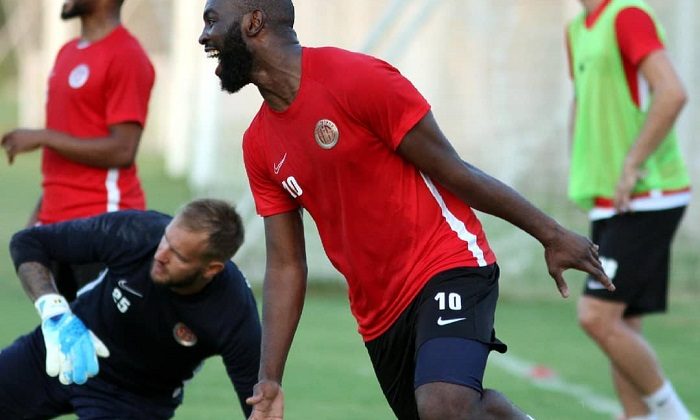 Doukara Al-Ettifaq Kulübüne Transfer Oldu