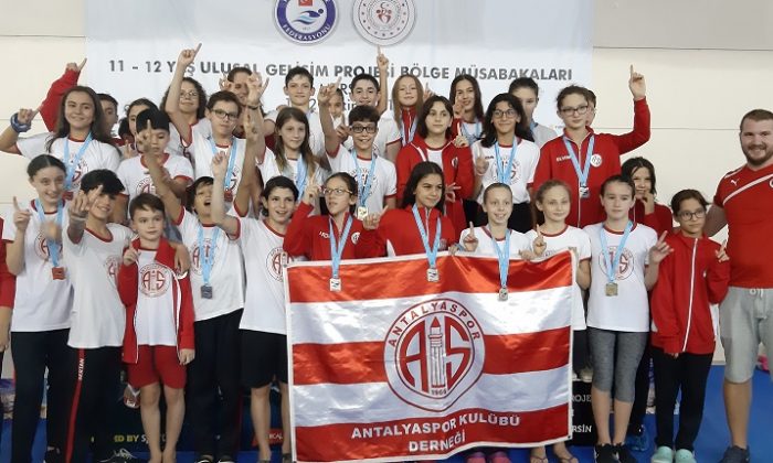 Yüzme Takımı Mersin’de Madalyaları Topladı