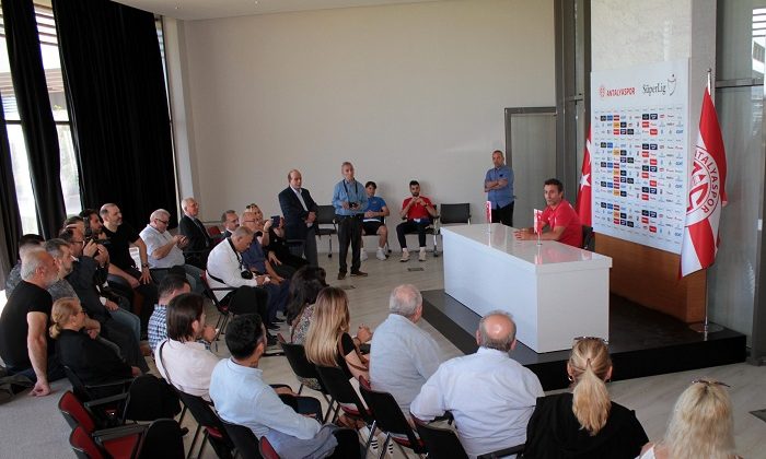 Almanya’dan Gelen Türk Gazetecilerden Antalyaspor’a Ziyaret