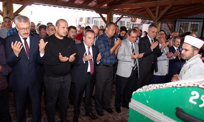Ayşe Karabulut Toprağa Verildi