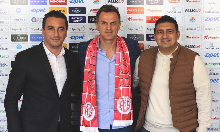 Stjepan Tomas İmzayı Attı