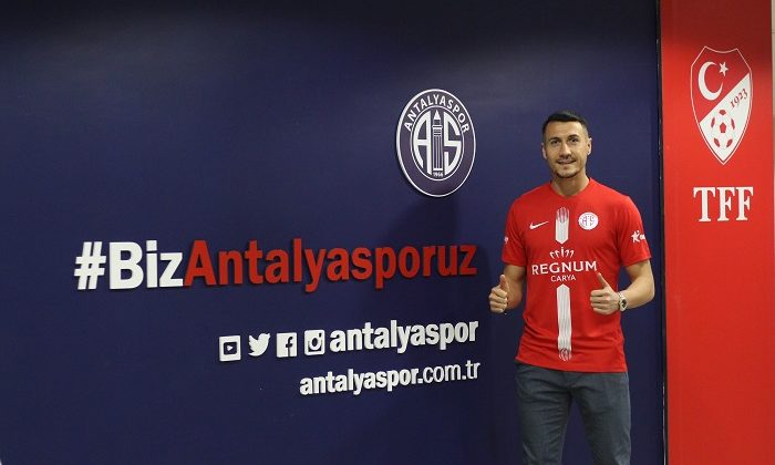 Adis Jahovic Resmi İmzayı Attı