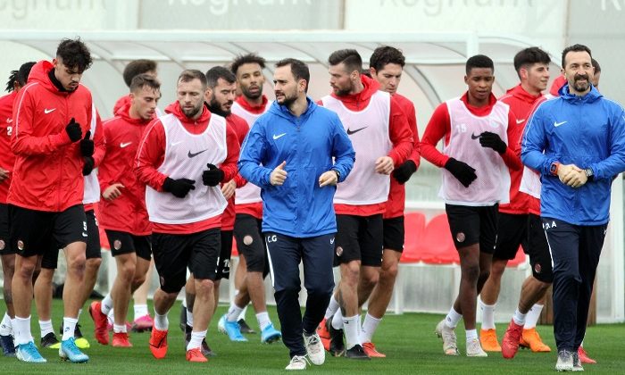 Antalyaspor Günün İlk Antrenmanında Taktik Çalıştı