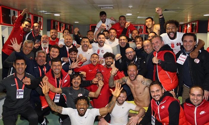 Ali Şafak Öztürk’ten ‘Küçük Takım’ Göndermesi