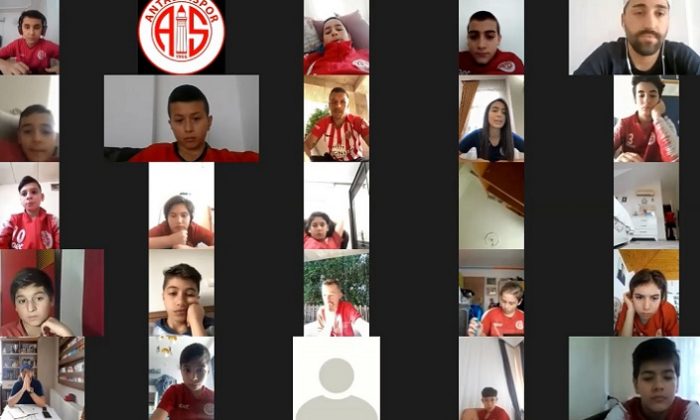 Lukas Podolski’den Gençlere Tavsiye