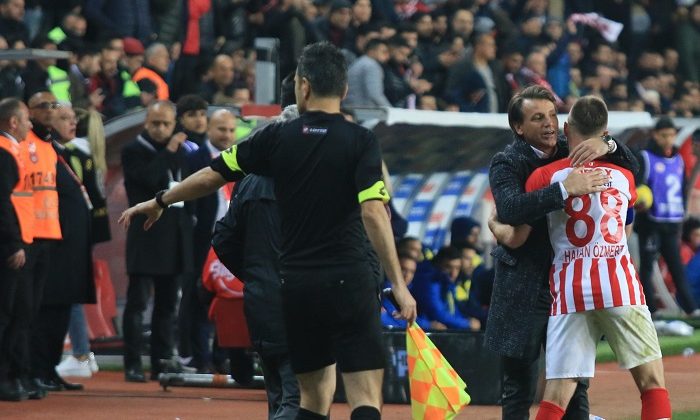 Hakan Özmert’e İki Maç Ceza Yolda