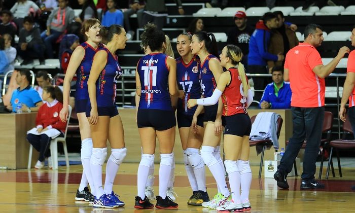 Voleybolda Yaprak Dökümü Sürüyor
