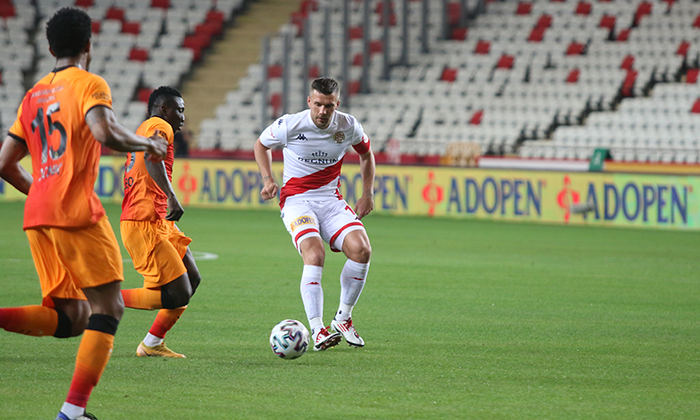 Kulüpten Podolski ve Ersan’a Veda Mesajı