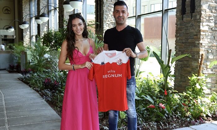 Ünlü Spikere Antalyaspor Forması Hediye Edildi