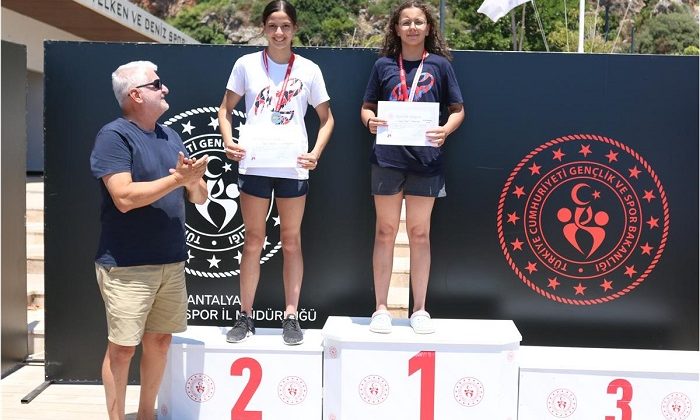 Sporcular Kabotaj Bayramı İçin Kulaç Attı