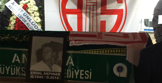 Erdal Akpınar Son Yolculuğuna Uğurlanıyor