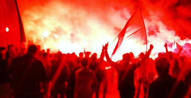 Taraftarlar Arasında Flaş Olay