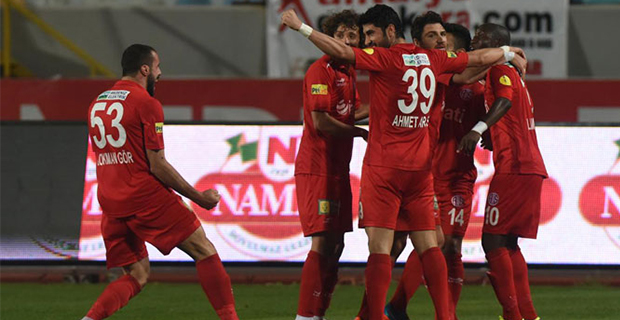 Futbolcular Zafere Kenetlendi