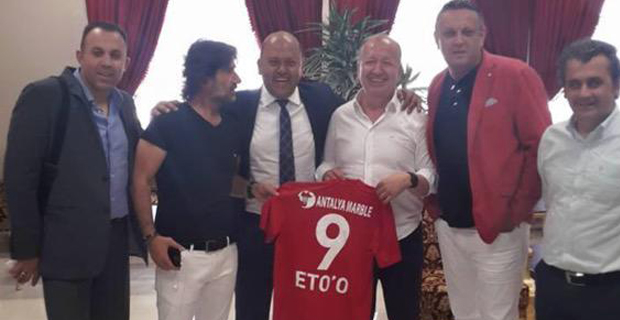 Samuel Eto’onun Forması Hazır