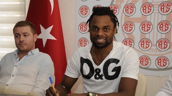 Mbila Etame imzayı attı