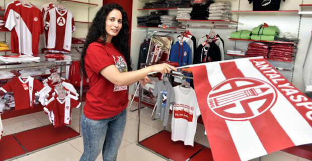 Store’da Eto’o Bereketi