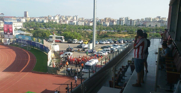 07 Gençlik’ten Tribün Protestosu