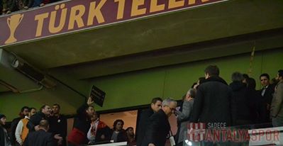 Taraftarlar Gencer’in  Üstüne Yürüdü