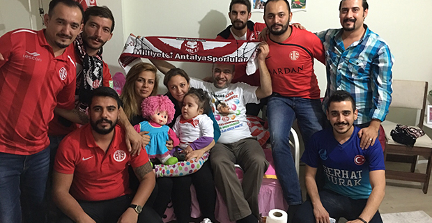 Taraftarlardan Azra Bebeğe Ziyaret