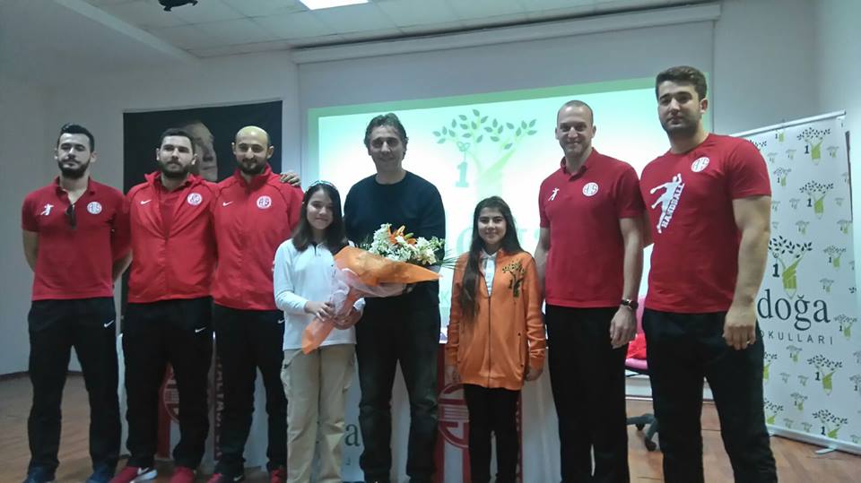 Minik Öğrenciden Antalyaspor’a Şiir