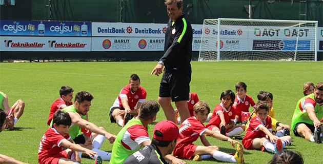 Antalyaspor 23 Nisan’ı Çocuklarla Kutladı