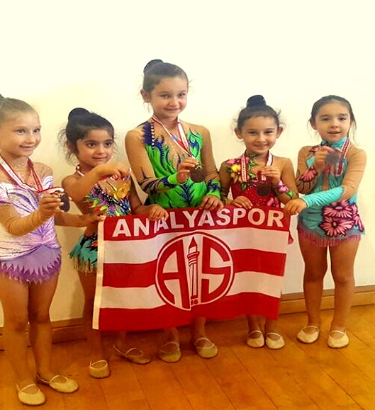 Antalyasporlu Miniklerden Cimnastik Derecesi