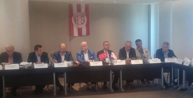 Antalyaspor Üç İsimle Anlaştı