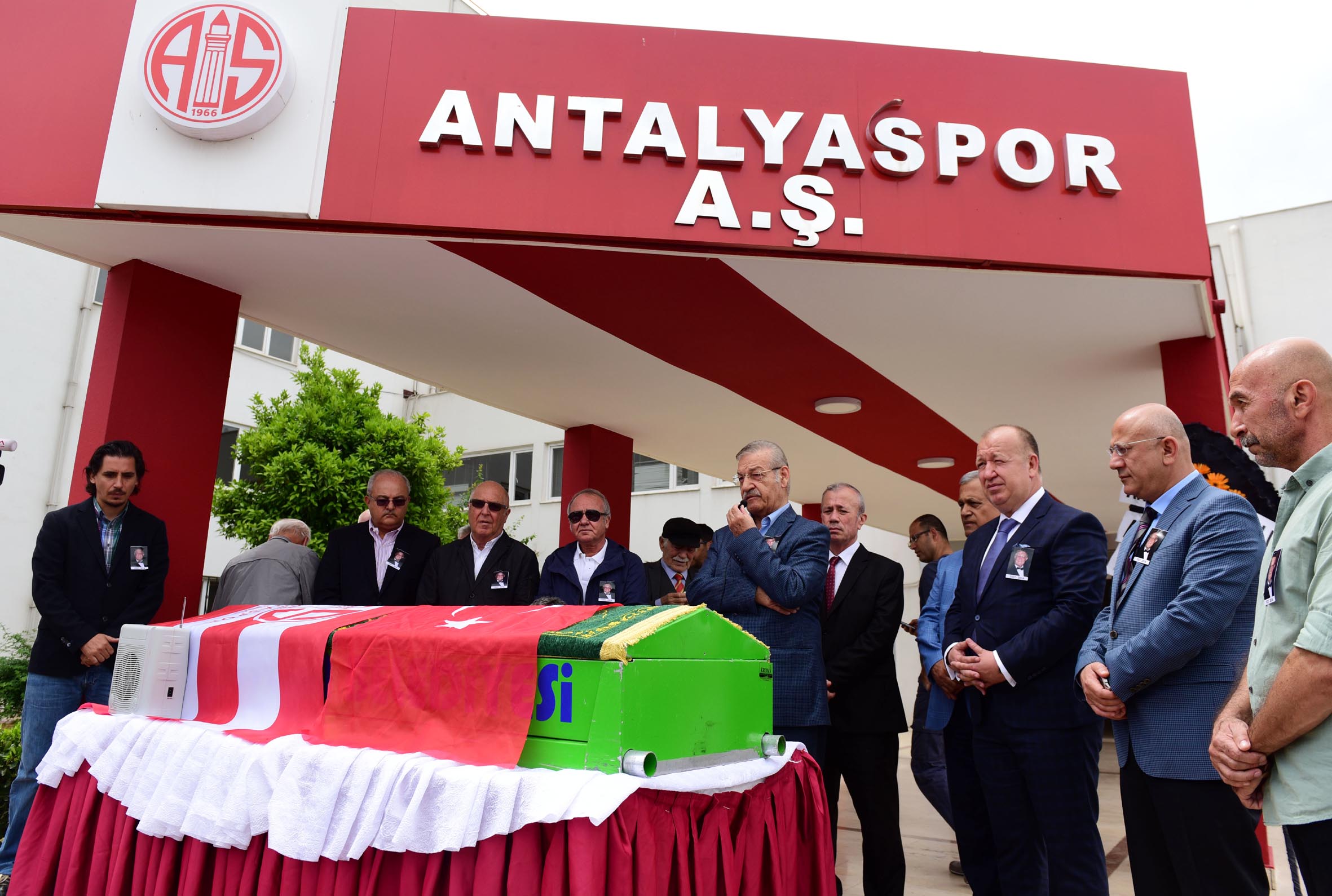 Gültekin Çeki Son Yolculuğuna Uğurlandı