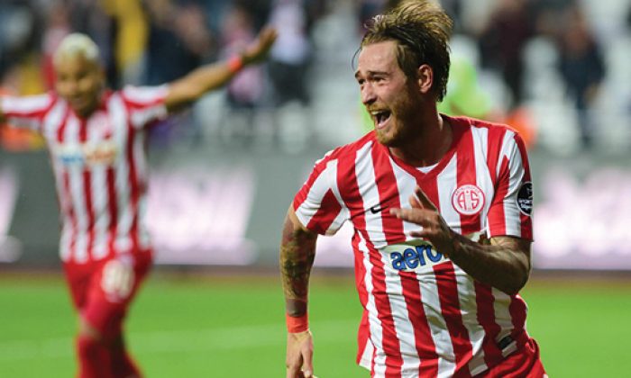 Antalyaspor’un Eski Oyuncusu Geri Dönüyor