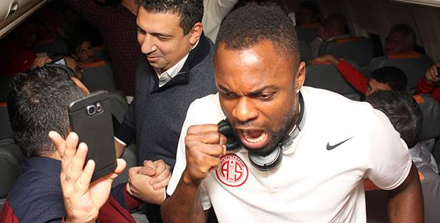 Avni Aker’de İlk Galibiyet