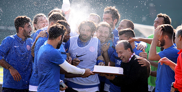 Sakıb Aytaç’a Unlu Doğum Günü Kutlaması