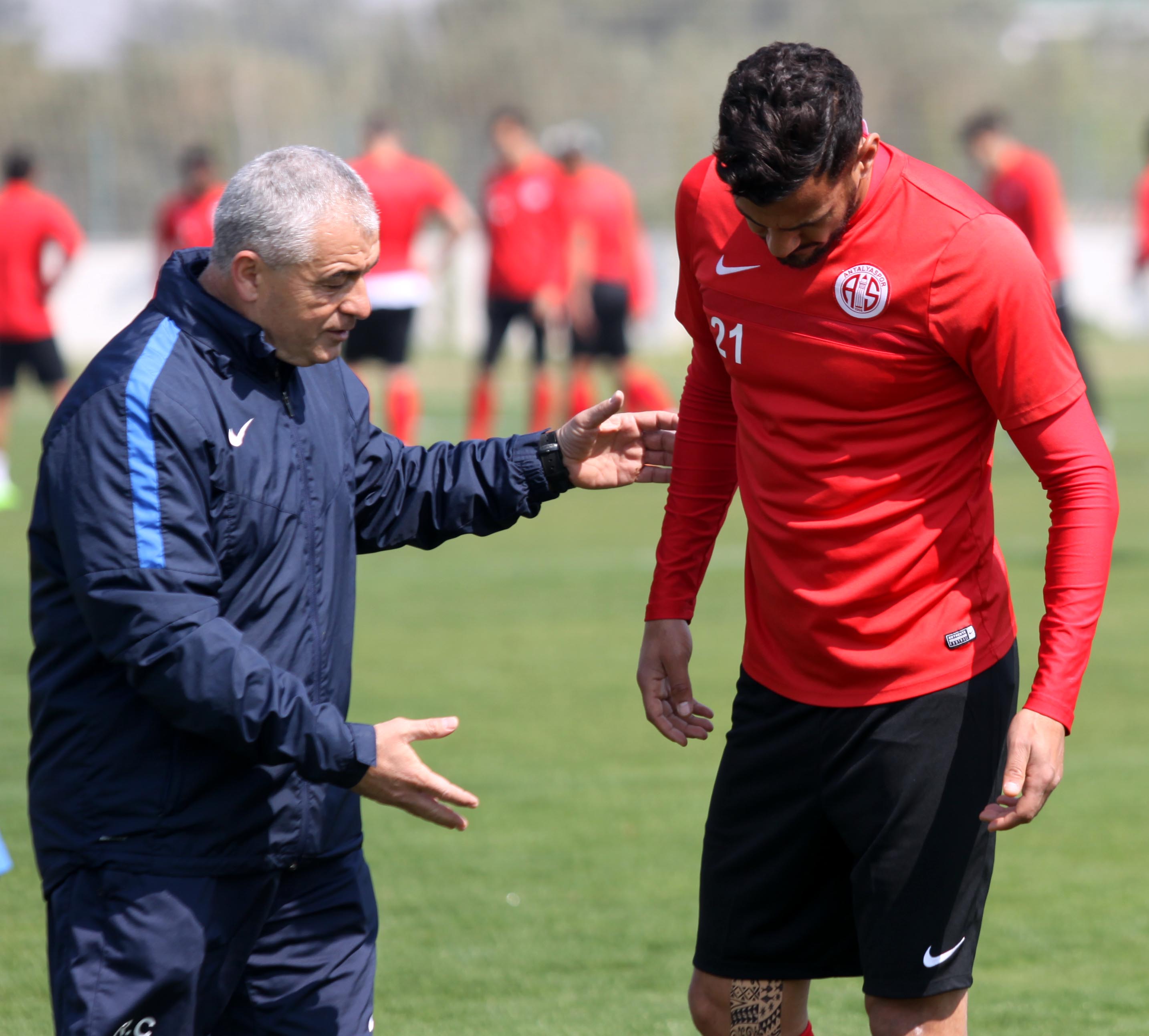 Antalyaspor’da Deniz Kadah Korkuttu