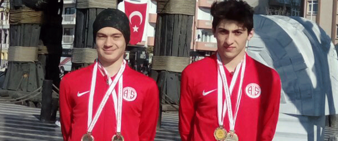 Antalyaspor Genç Yüzücüleriyle Zirvede