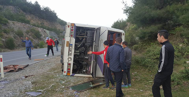 Taraftarları Taşıyan Otobüs Kaza Yaptı