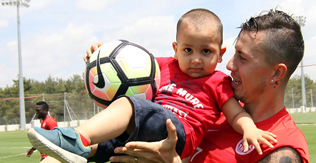 Antalyaspor’a Miniklerden Ziyaret