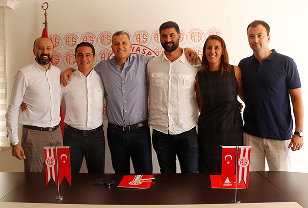 Arda Vekiloğlu İmzayı Attı